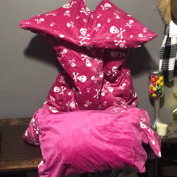 Thro sleeping bag skulls crossbones & Pillow - Picture 2 of 10